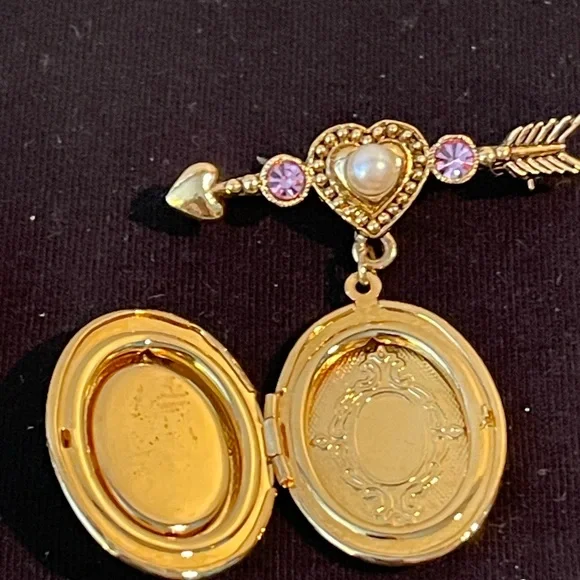 Vintage Avon Brooches Cameo and Cherub - Picture 7 of 11